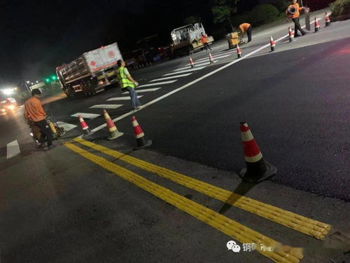 我為群眾辦實事丨錯峰施工 全力推進(jìn)中心城區(qū)道路雙創(chuàng)維修工程